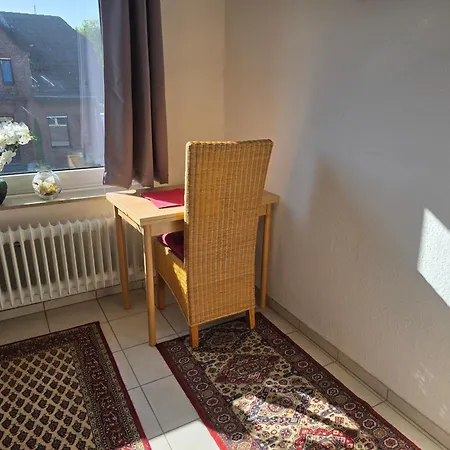 Ein Ruhiges Mit Gemeinsam Genutzte Bad Und Kuechengeraete