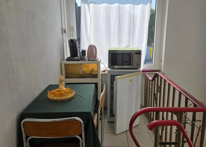 Séjour chez l'habitant Ein Ruhiges Mit Gemeinsam Genutzte Bad Und Kuechengeraete